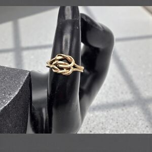Vintage Lover’s Knot Ring 10K Solid Gold 1.90 Grams Timeless Symbol of Love SZ 5